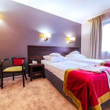 Krysztal Conference & ホテル