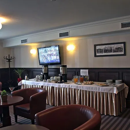 Krysztal Conference & ホテル シクラルスカ・ポレンバ