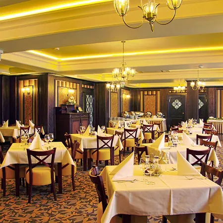 ホテル Krysztal Conference & シクラルスカ・ポレンバ