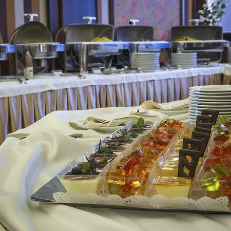 ホテル Krysztal Conference & シクラルスカ・ポレンバ