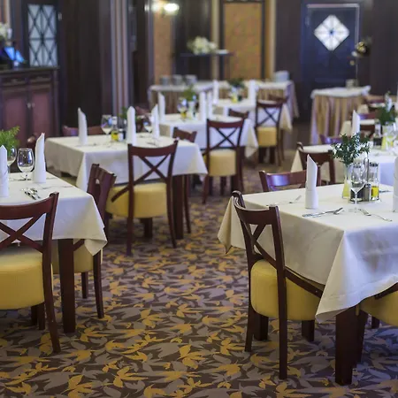 ホテル Krysztal Conference &