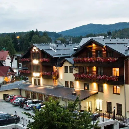 Krysztal Conference & ホテル 4*