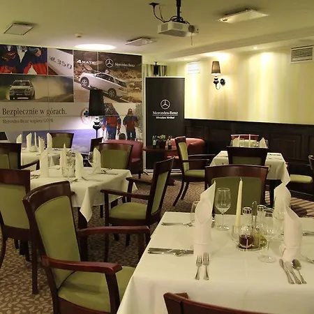 ホテル Krysztal Conference & シクラルスカ・ポレンバ