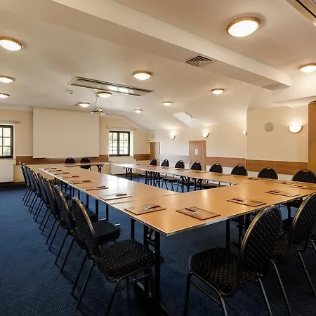 ホテル Krysztal Conference & シクラルスカ・ポレンバ