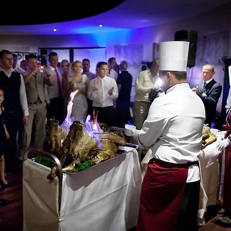 ホテル Krysztal Conference &