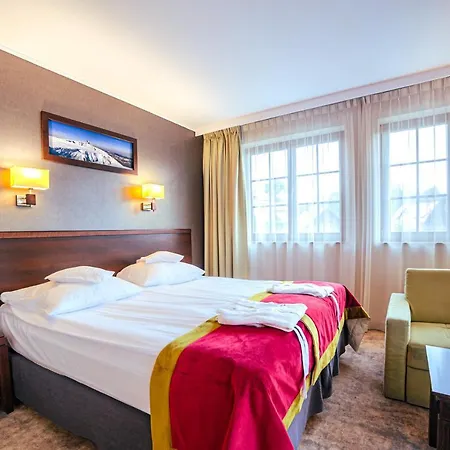 Krysztal Conference & ホテル 4*