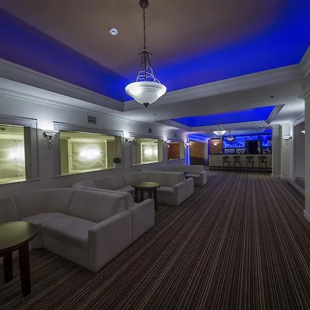 Krysztal Conference & ホテル 4*