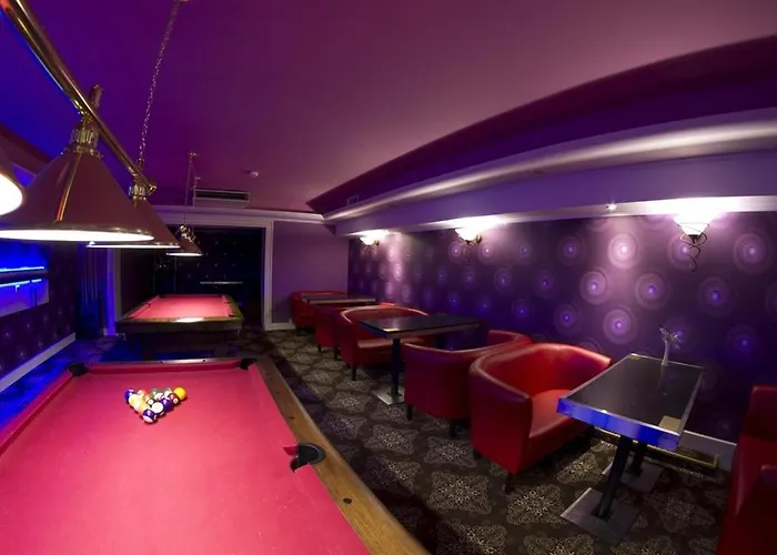 Готель Krysztal Conference &