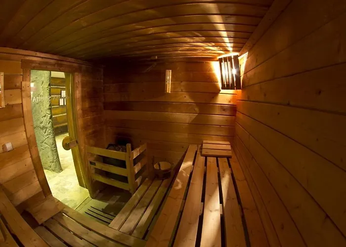 Готель Krysztal Conference &