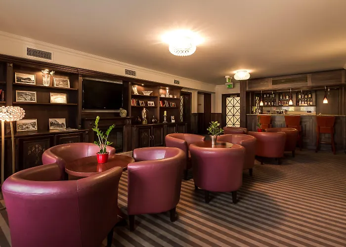 Готель Krysztal Conference & 4*