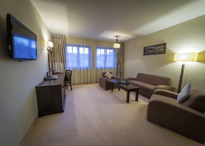 Готель Krysztal Conference &