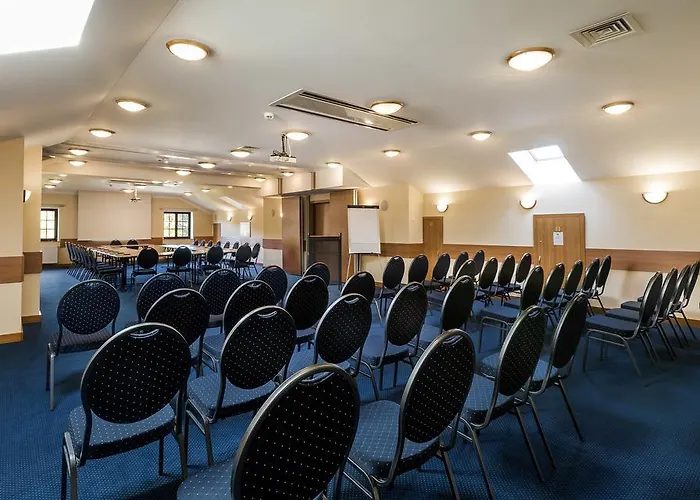 Готель Krysztal Conference & 4*