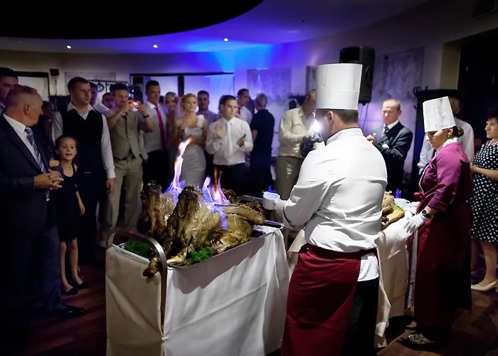 Готель Krysztal Conference &