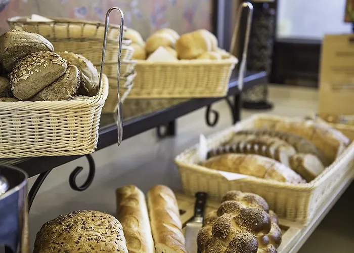 Готель Krysztal Conference &